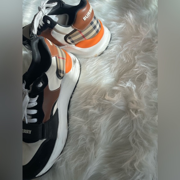 Authentic Burberry Ramsey Archive Beige/Black Vintage Check Sneakers - Picture 2 of 7